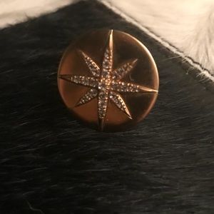 Elizabeth and James ring.